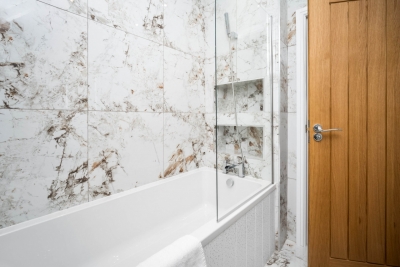 Modern 4 Bedroom House - Garden - Parking