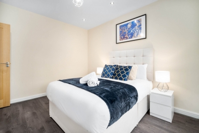 Modern 4 Bedroom House - Garden - Parking