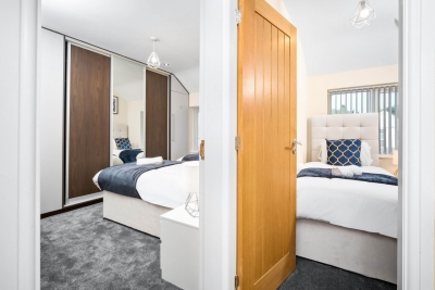 Modern 4 Bedroom House - Garden - Parking