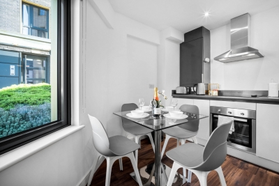 Modern 2 Bed Apartment - Smart TV - WIFI