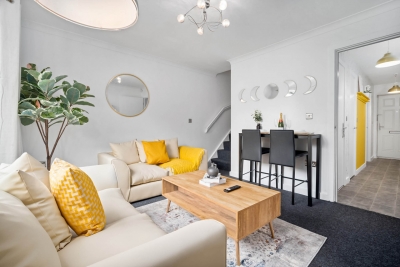 2 Bedroom House - Parking - Garden - Oldbury
