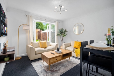 2 Bedroom House - Parking - Garden - Oldbury