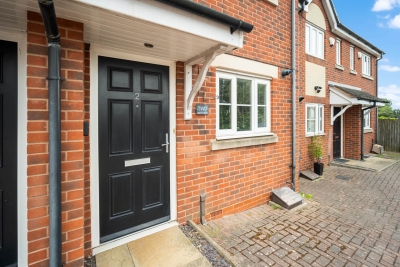2 Bedroom House - Parking - Garden - Oldbury