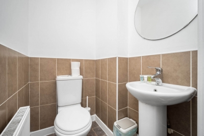 2 Bedroom House - Parking - Garden - Oldbury