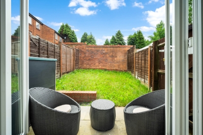 2 Bedroom House - Parking - Garden - Oldbury