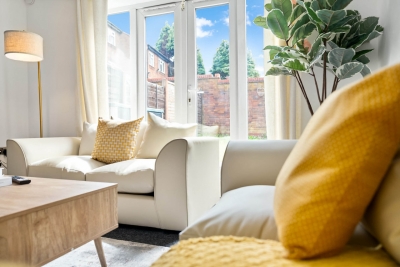 2 Bedroom House - Parking - Garden - Oldbury