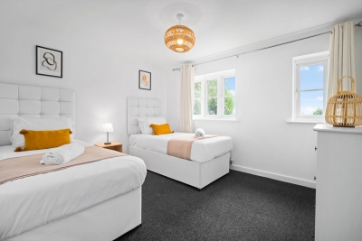 2 Bedroom House - Parking - Garden - Oldbury