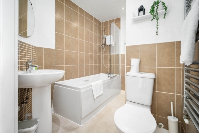 2 Bedroom House - Parking - Garden - Oldbury