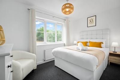 2 Bedroom House - Parking - Garden - Oldbury