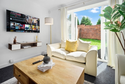 2 Bedroom House - Parking - Garden - Oldbury