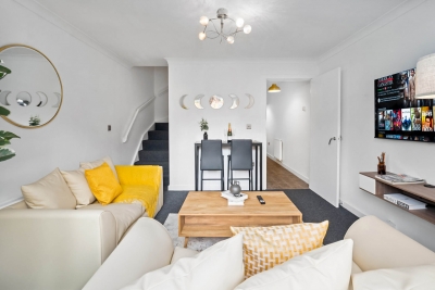2 Bedroom House - Parking - Garden - Oldbury