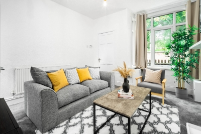 Stylish 3 Bed House - 6 Guests - Garden - Parking