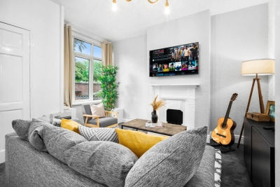 Stylish 3 Bed House - 6 Guests - Garden - Parking