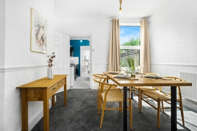 Stylish 3 Bed House - 6 Guests - Garden - Parking