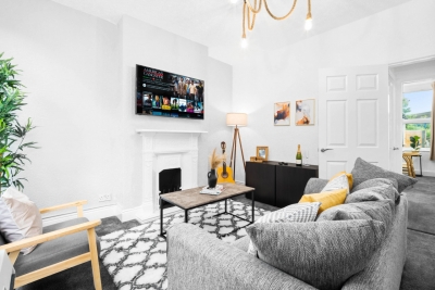 Stylish 3 Bed House - 6 Guests - Garden - Parking