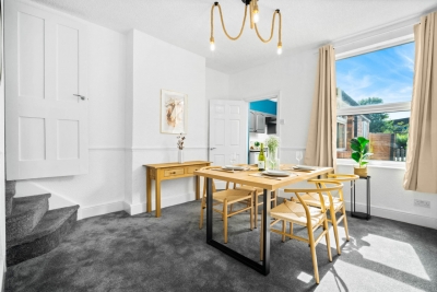 Stylish 3 Bed House - 6 Guests - Garden - Parking