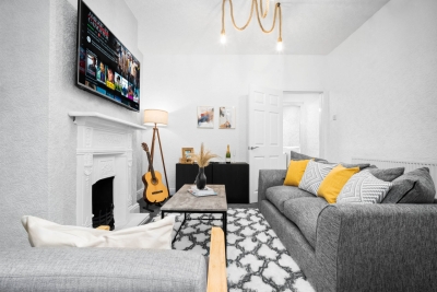 Stylish 3 Bed House - 6 Guests - Garden - Parking
