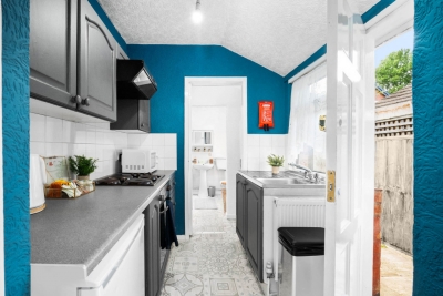 Stylish 3 Bed House - 6 Guests - Garden - Parking