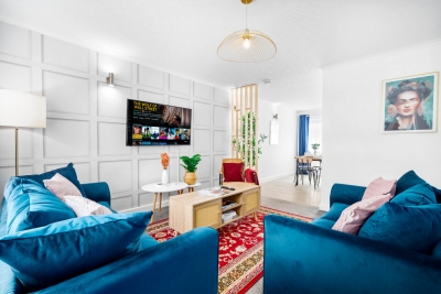 Stylish 3 Bedroom House - Parking - Garden