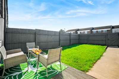 Stylish 3 Bedroom House - Parking - Garden