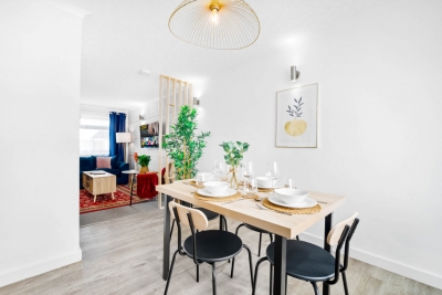 Stylish 3 Bedroom House - Parking - Garden