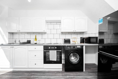 Stylish 3 Bedroom House - Parking - Garden