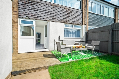 Stylish 3 Bedroom House - Parking - Garden