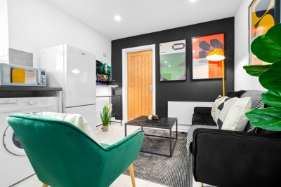 Modern 3 Bedroom Apartment - Terrace - WiFi - Smart TV