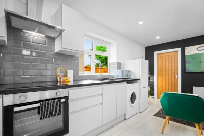 Modern 3 Bedroom Apartment - Terrace - WiFi - Smart TV