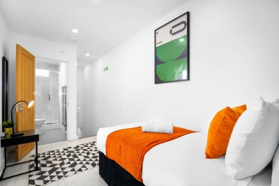 Modern 3 Bedroom Apartment - Terrace - WiFi - Smart TV