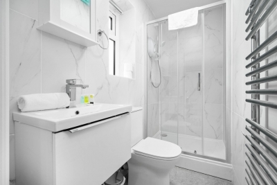 Modern 3 Bedroom Apartment - Terrace - WiFi - Smart TV