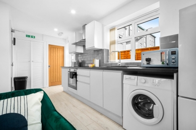 Modern 3 Bedroom Apartment - Terrace - WiFi - Smart TV