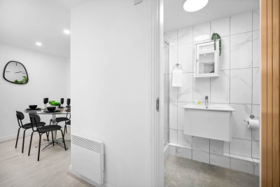 Modern 2 Bedroom Apartment - WiFi - Smart TV