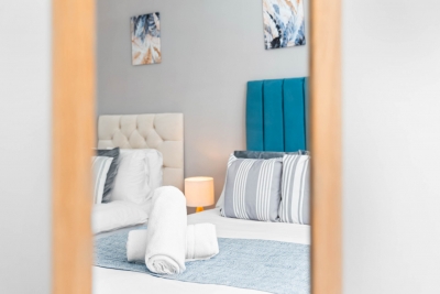 Stylish Apartment - Parking - WiFi - Cradley Heath