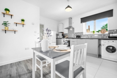 Stylish Apartment - Parking - WiFi - Cradley Heath
