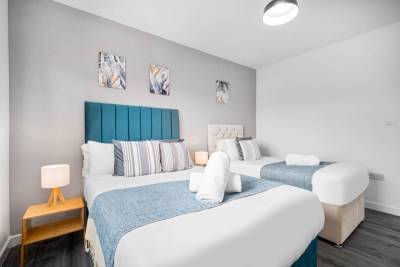 Stylish Apartment - Parking - WiFi - Cradley Heath