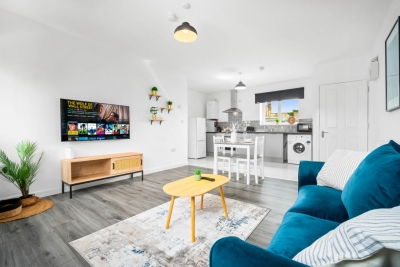 Stylish Apartment - Parking - WiFi - Cradley Heath