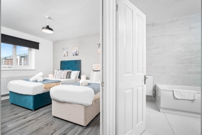Stylish Apartment - Parking - WiFi - Cradley Heath