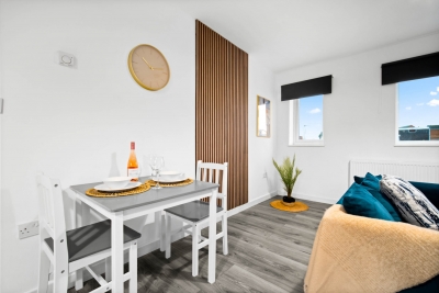 Stylish Apartment - Parking - WiFi - Cradley Heath