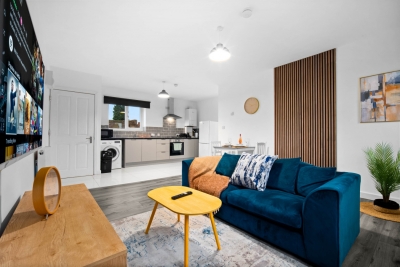 Stylish Apartment - Parking - WiFi - Cradley Heath