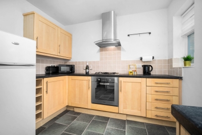 Stylish Three Bedroom House - Garden - Parking