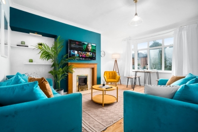 Stylish Three Bedroom House - Garden - Parking