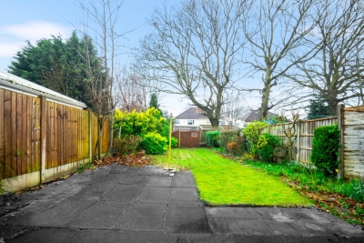 Stylish Three Bedroom House - Garden - Parking