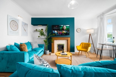 Stylish Three Bedroom House - Garden - Parking