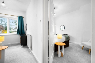 Stylish Three Bedroom House - Garden - Parking