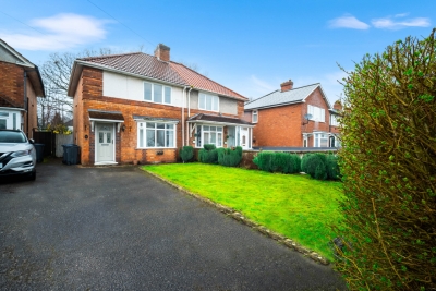Stylish Three Bedroom House - Garden - Parking