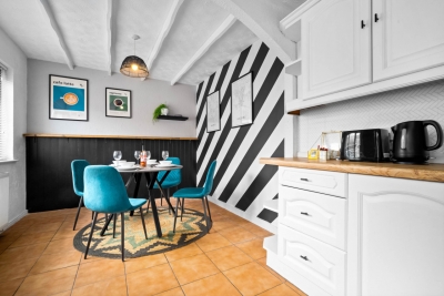 Modern Three Bed House - Garden - Parking