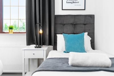 Modern Three Bed House - Garden - Parking