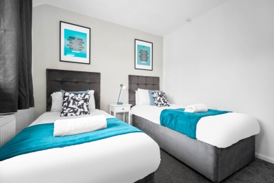 Modern Three Bed House - Garden - Parking