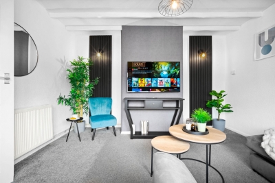 Modern Three Bed House - Garden - Parking